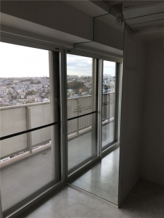 横浜市A様　柱にミラーを設置しました。